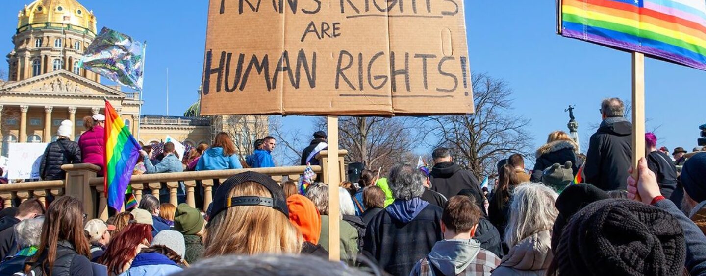 74 % des Américains LGBTQ+ préfèrent Kamala Harris, selon un rapport du HRC