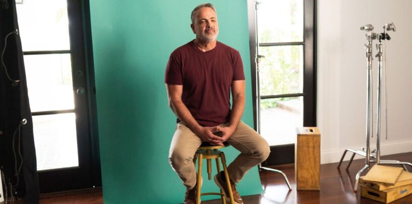 Tony Valenzuela, lauréat d'Out100, remercie les communautés queer et trans pour leur soutien dans son parcours contre le VIH