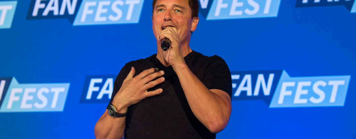 John Barrowman, la star de « Doctor Who », parle de ses idées suicidaires après le scandale du flashing