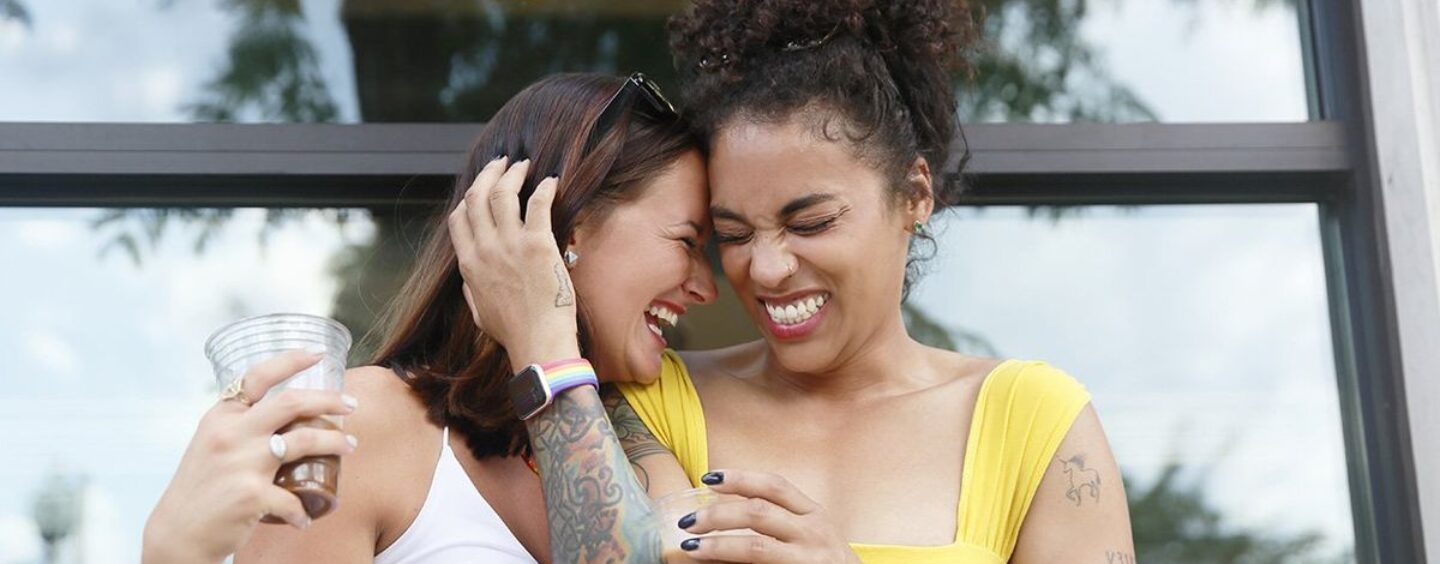La saison de la Balance est arrivée, queer et séduisante — voici ce que cela signifie pour VOUS, en fonction de votre signe du zodiaque