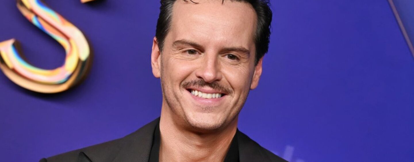 Andrew Scott est le papa en cuir portant un harnais dont nous avons besoin pour la nouvelle couverture du magazine