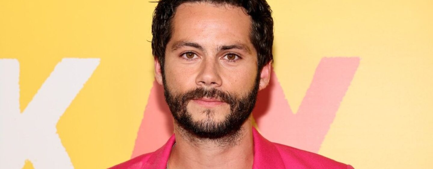 Dylan O'Brien porte un short booty dans la vidéo torride des coulisses de « Saturday Night »