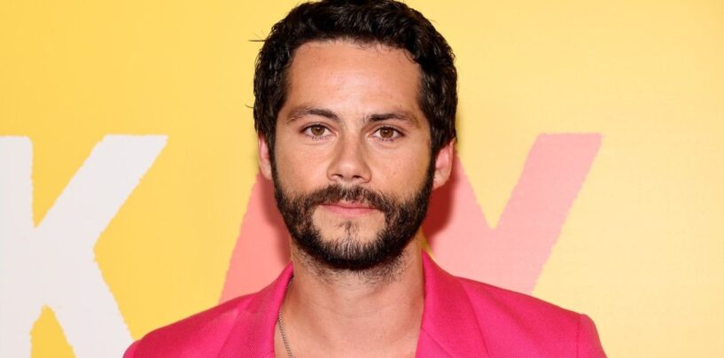 Dylan O'Brien porte un short booty dans la vidéo torride des coulisses de « Saturday Night »