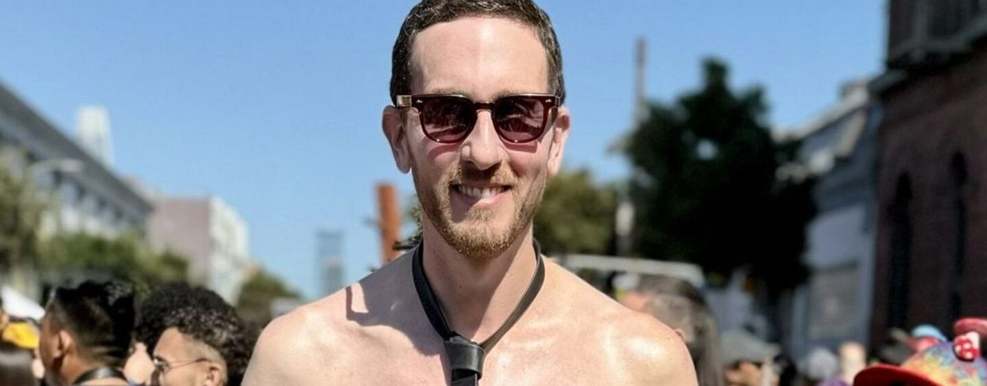 Le sénateur gay Scott Wiener a ENCORE servi un look sexy de papa en cuir à la foire de Folsom Street