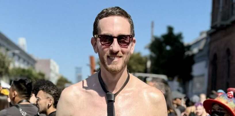Le sénateur gay Scott Wiener a ENCORE servi un look sexy de papa en cuir à la foire de Folsom Street