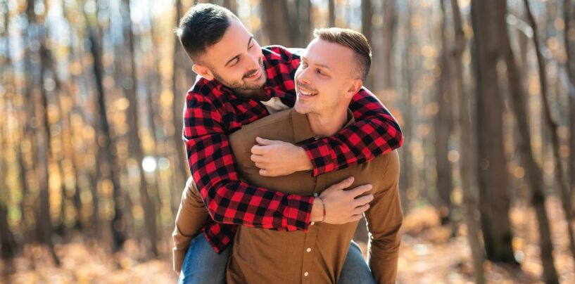 10 idées de rendez-vous queer mignons et confortables pour l'automne et le début de la saison effrayante