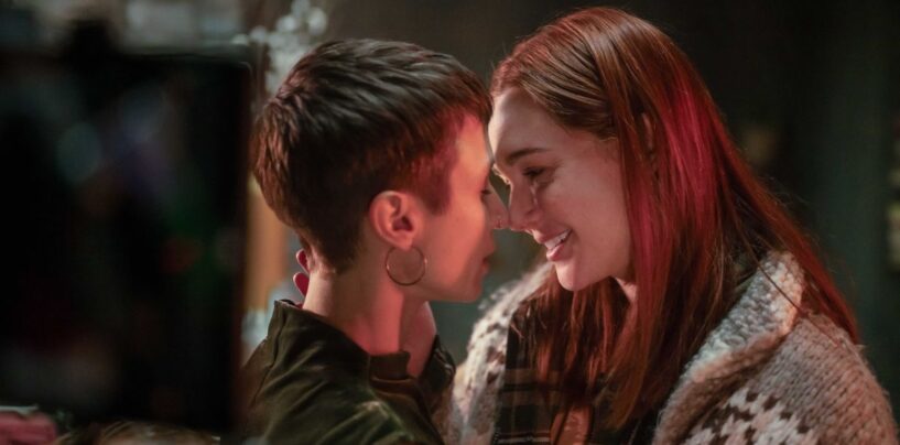 Les stars queer et le créateur de Wynonna Earp parlent de sexe torride, de bagarres dans les bars, de pansexualité et plus encore