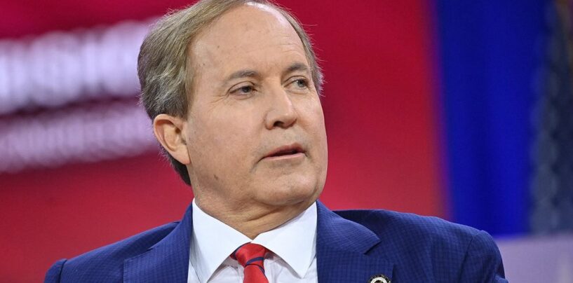 Le Terrible Texas AG Ken Paxton poursuit un médecin pour avoir fourni des soins de transition aux jeunes
