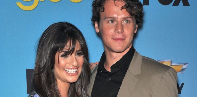 Regardez Jonathan Groff répondre à la rumeur de longue date selon laquelle Lea Michele ne sait pas lire