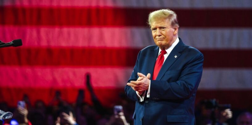 Donald Trump célèbre les organes génitaux « incroyables » de la légende du golf Arnold Palmer dans un discours de campagne bizarre