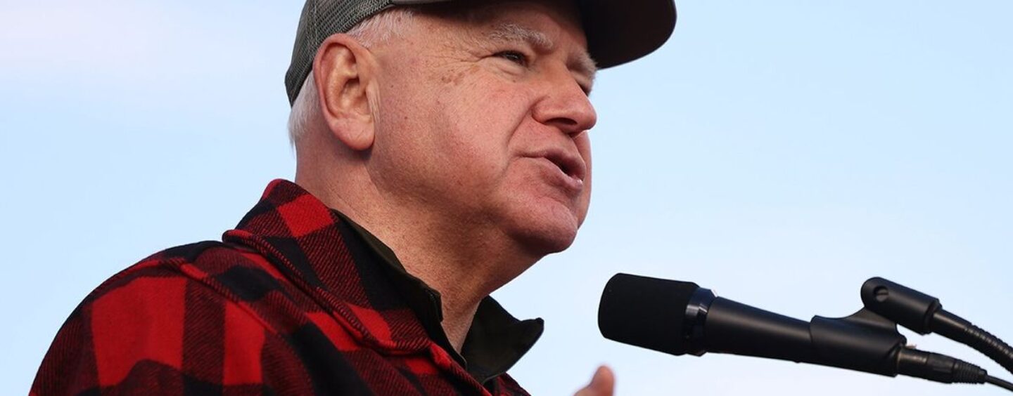 Tim Walz défend longuement les jeunes queer et trans dans une interview avec Glennon Doyle