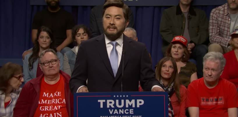 Bowen Yang explique pourquoi JD Vance ayant une personnalité ZÉRO rendait difficile son rôle dans « SNL »