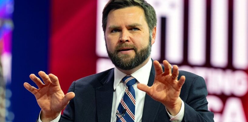 JD Vance veut vraiment que vous sachiez qu'il n'est « pas gay » en mentant sur les jeunes trans