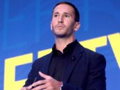 Corey DeAngelis, anti-LGBTQ+, renvoyé du groupe conservateur « choix d'école » après la révélation d'un film pour adultes gay