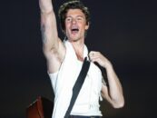 Shawn Mendes aborde sa sexualité pendant un concert et dit qu'il « comprend »
