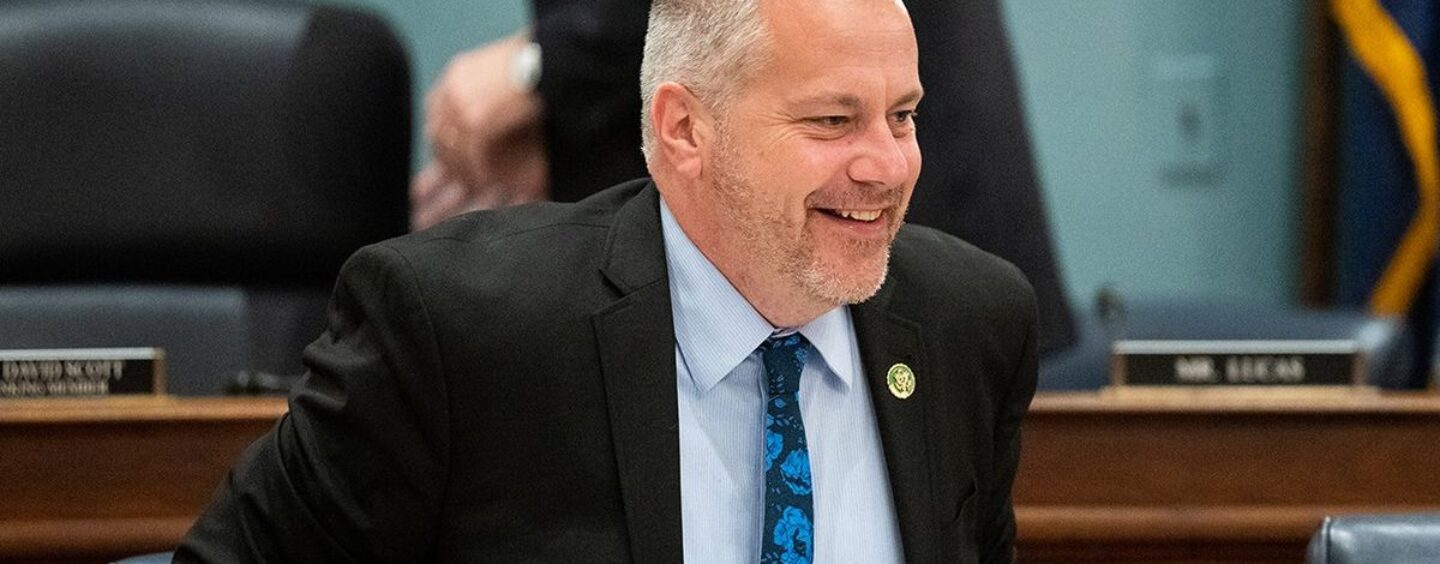 Le représentant gay américain Eric Sorensen comble les divisions dans l’Illinois rural