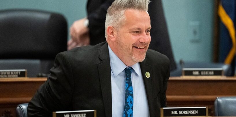 Le représentant gay américain Eric Sorensen comble les divisions dans l’Illinois rural