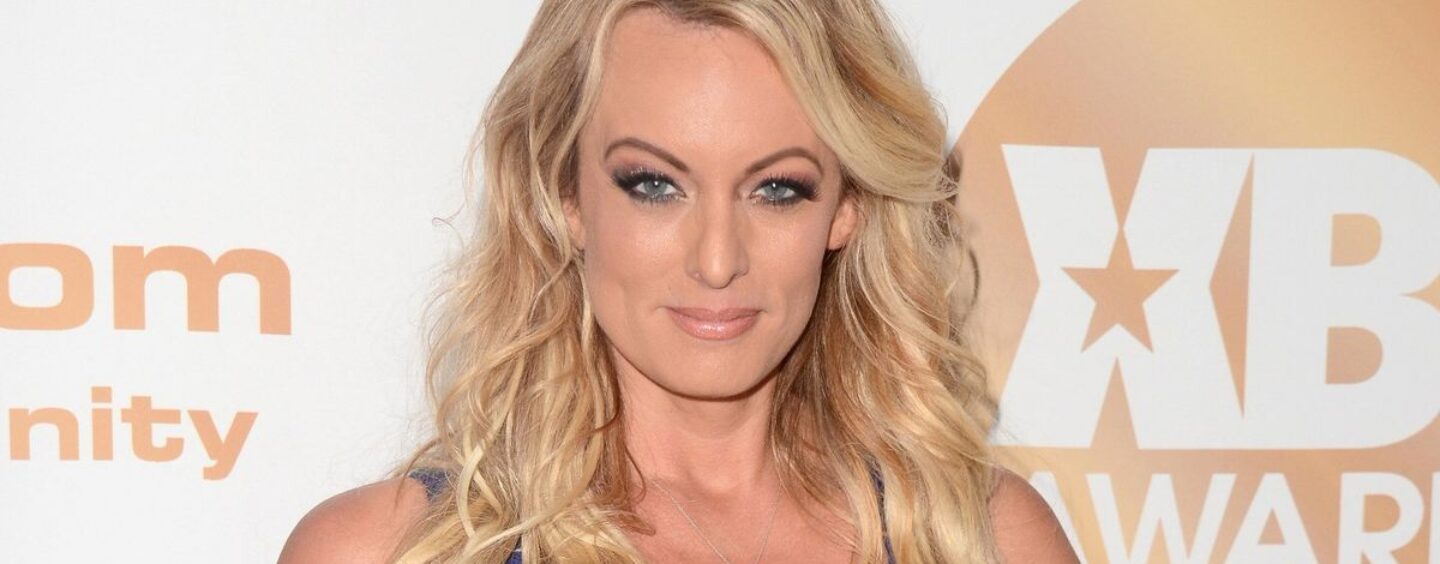 Stormy Daniels récompensée par le prix « Femme de pouvoir » décerné par les sorcières de Salem, bénie soit !