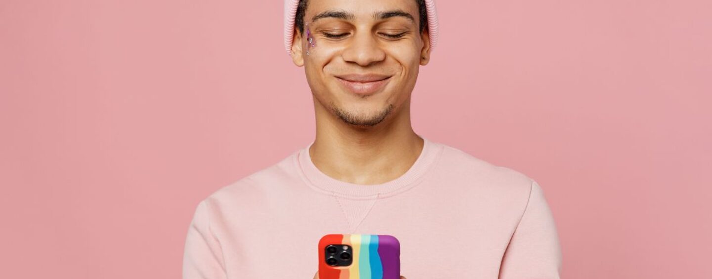 Les gays se vengent en dénonçant leur « commerce DL » qui a voté pour Trump et nous ricanons