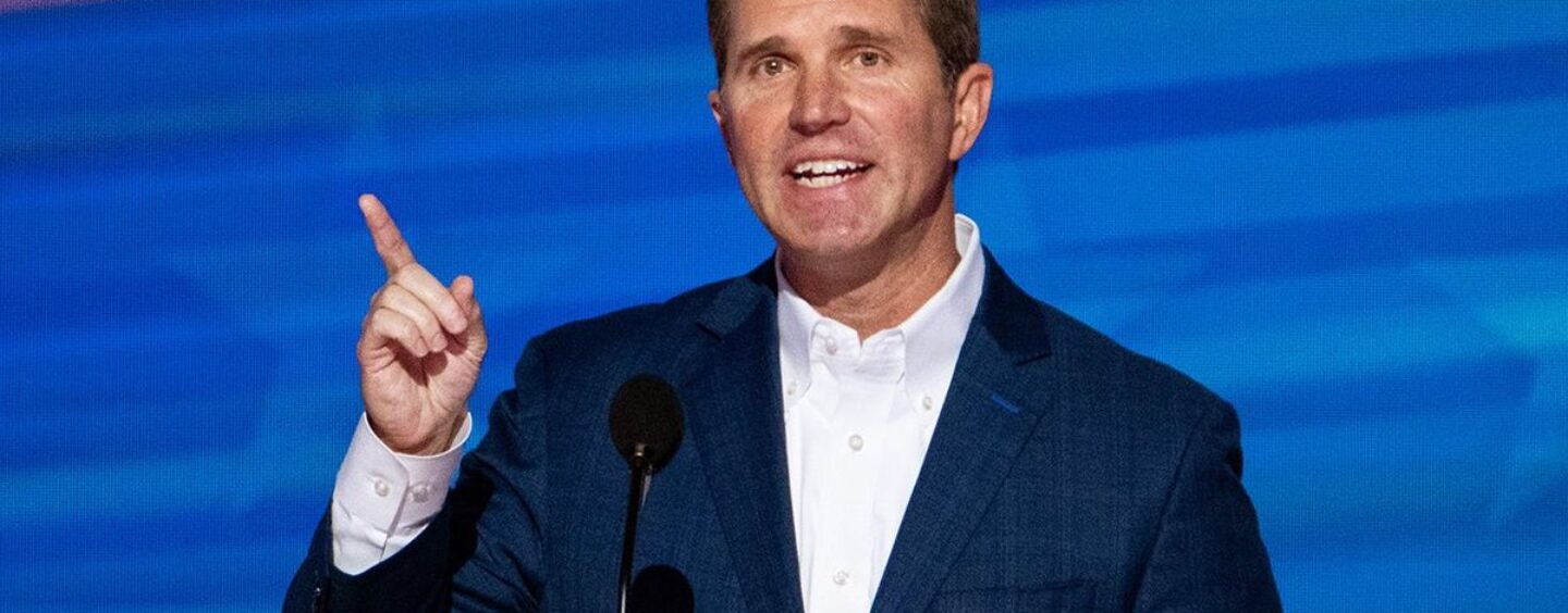 Le gouverneur du Kentucky, Andy Beshear : les démocrates n'ont pas besoin d'abandonner les personnes LGBTQ+ pour gagner