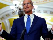 John Thune, sénateur républicain du Dakota du Sud au mauvais bilan en matière de droits LGBTQ+, élu chef de la majorité