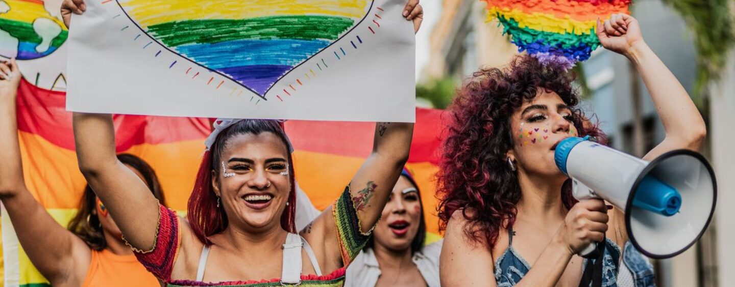 Qu’est-ce que le lesbiennes politique ? Et pourquoi les femmes hétérosexuelles y réfléchissent-elles après la victoire de Trump ?