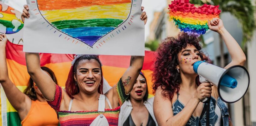 Voici pourquoi la victoire de Trump pousse certaines femmes hétérosexuelles au lesbiennes politique