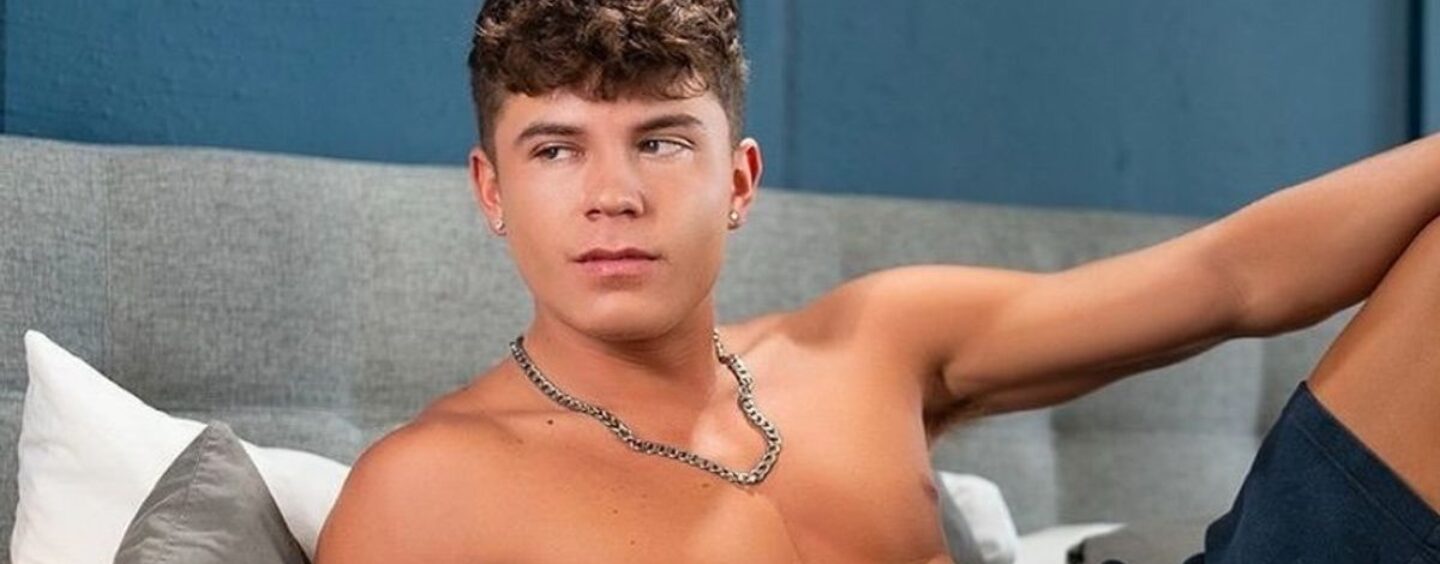 La star adulte Drake Von taquine le contenu épicé qu'il filme en tant que mannequin pour Men.com (exclusif)