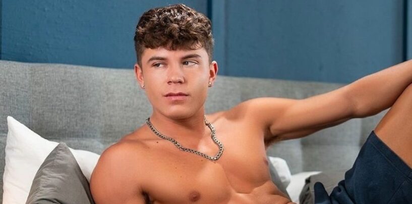 La star adulte Drake Von taquine le contenu épicé qu'il filme en tant que mannequin pour Men.com (exclusif)