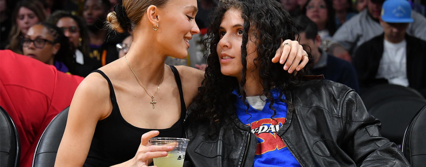 Lily-Rose Depp brise son silence sur sa relation avec sa petite amie 070 Shake
