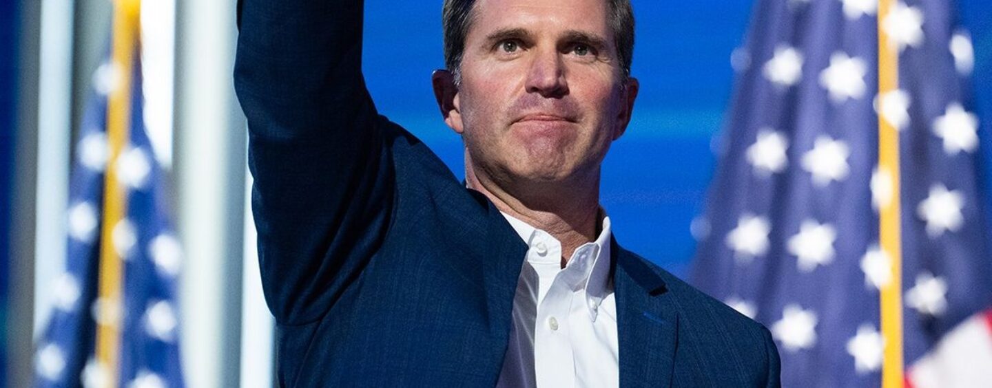 Le gouverneur du Kentucky, Andy Beshear, explique parfaitement pourquoi il a opposé son veto au projet de loi anti-trans le « plus méchant »