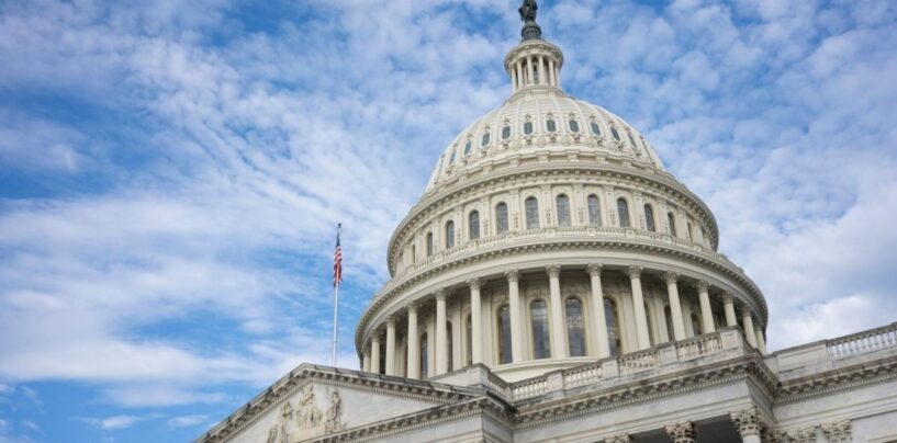 Donald Trump a commencé à éroder les protections fédérales LGBTQ+ par le biais de décrets