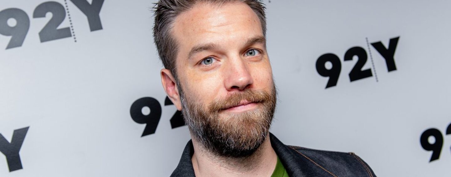 Le comique Anthony Jeselnik parle de sa sexualité : est-il un roi bi ?