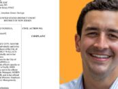 Un ancien assistant de Jersey City licencié pour son soutien à sa sœur d'extrême droite poursuit le maire démocrate