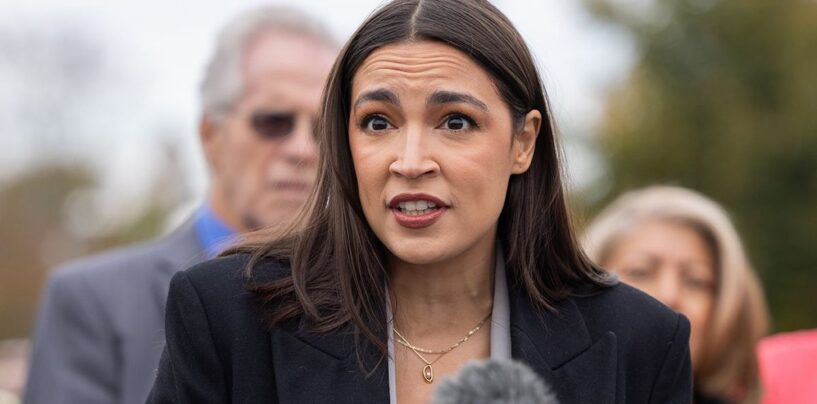 Regardez l'AOC critiquer Nancy Mace pour avoir « mis toutes les femmes en danger » avec l'interdiction des toilettes transgenres