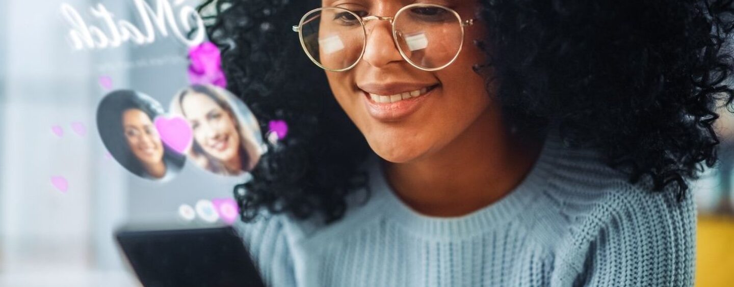 Ce que signifie réellement la recherche d' »amis pour amoureux » dans les biographies de rencontres lesbiennes