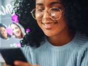Ce que signifie réellement la recherche d' »amis pour amoureux » dans les biographies de rencontres lesbiennes