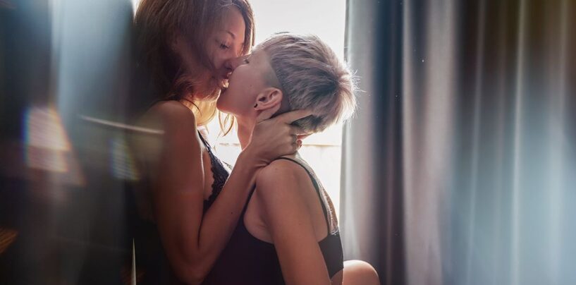 6 conseils essentiels pour essayer un gode-ceinture pour la première fois