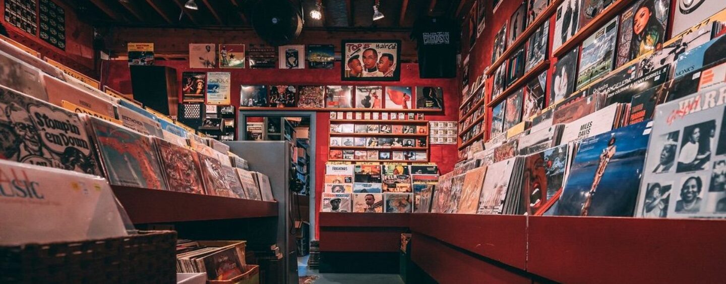 22 Sorties du Record Store Day Black Friday que les fans de musique queer doivent connaître