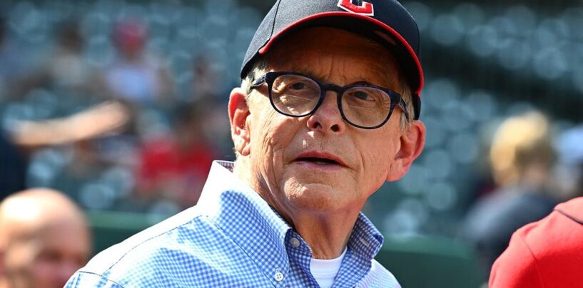 Le gouverneur de l’Ohio, DeWine, signe une loi anti-trans sur les toilettes des écoles