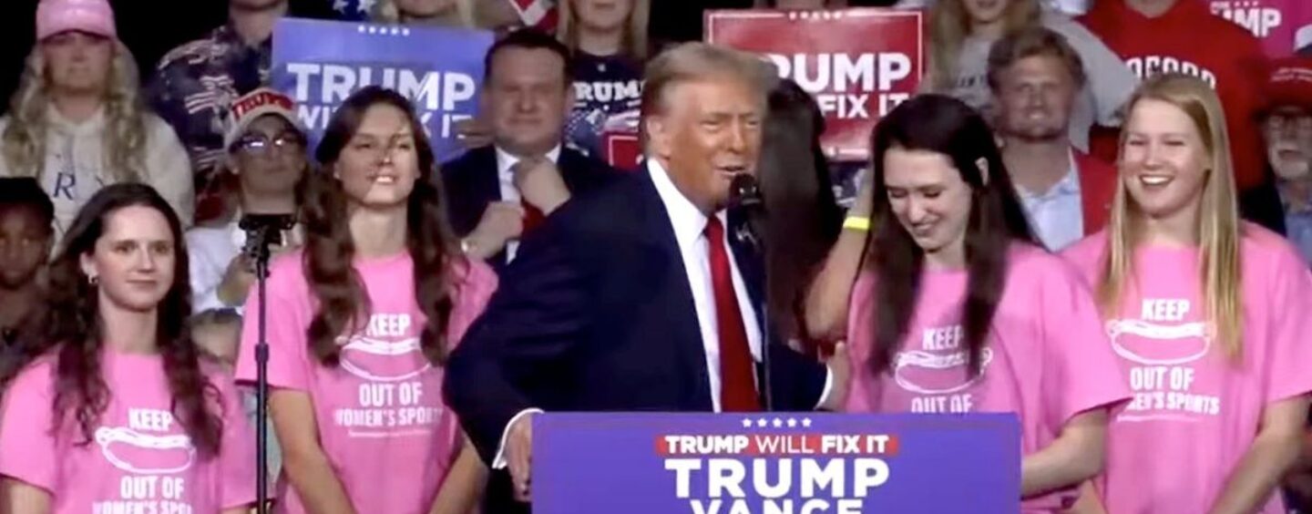 Donald Trump a accueilli l'équipe féminine de natation qui a rejeté une possible coéquipière trans