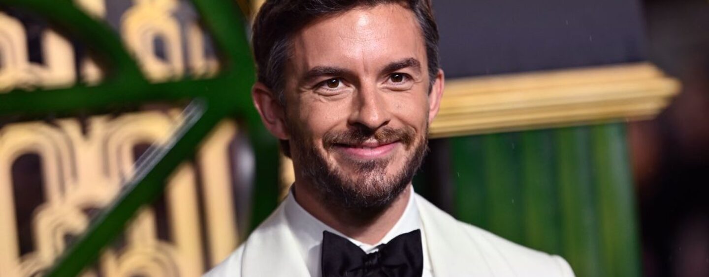 Jonathan Bailey a tiré sur Wicked, Fellow Travelers et Bridgerton en même temps