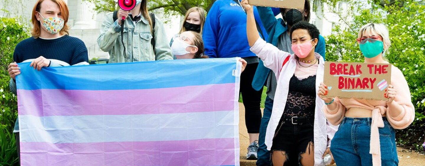 L'interdiction dans le Missouri des soins d'affirmation de genre pour les mineurs trans confirmée par un juge