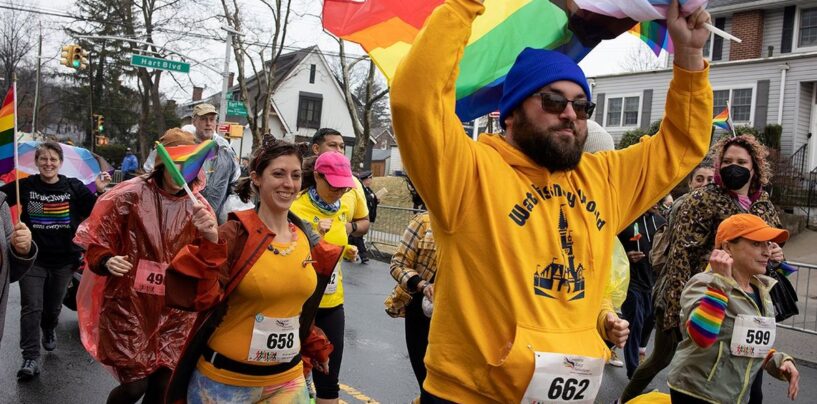 Le défilé de la Saint-Patrick de Staten Island met enfin fin à l'interdiction des groupes LGBTQ+