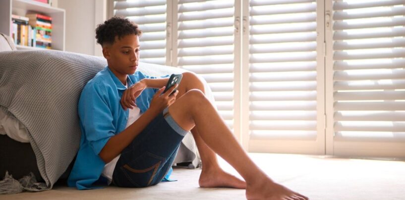 Les appels de crise des jeunes LGBTQ+ ont augmenté de 700 % après le jour du scrutin