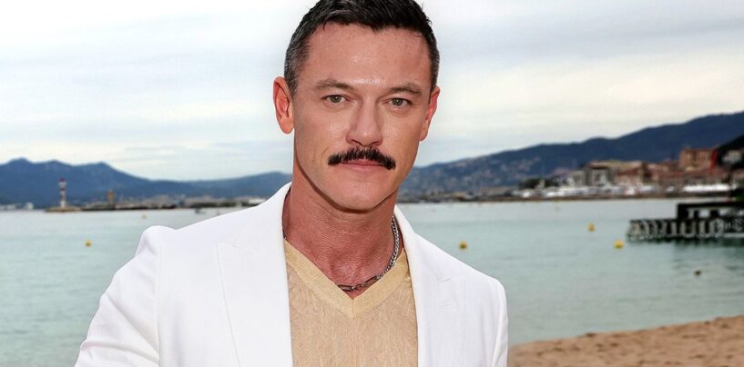 Les mémoires de Luke Evans montrent pourquoi les Témoins de Jéhovah homosexuels n'existent pas