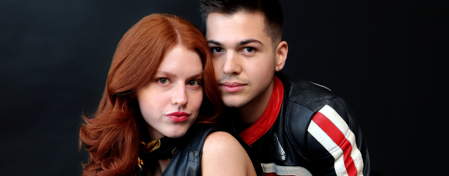 Rencontrez « A Twink and a Redhead » – le duo viral qui fait de la musique qui vous fera applaudir