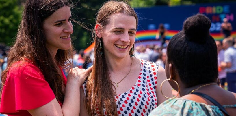 Zooey Zephyr appelle les personnes trans à « planter le drapeau de la joie » contre Donald Trump (exclusif)