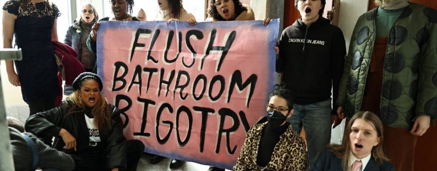 Chelsea Manning et Raquel Willis parmi les 15 arrêtées au Capitole américain lors d'un sit-in dans les toilettes