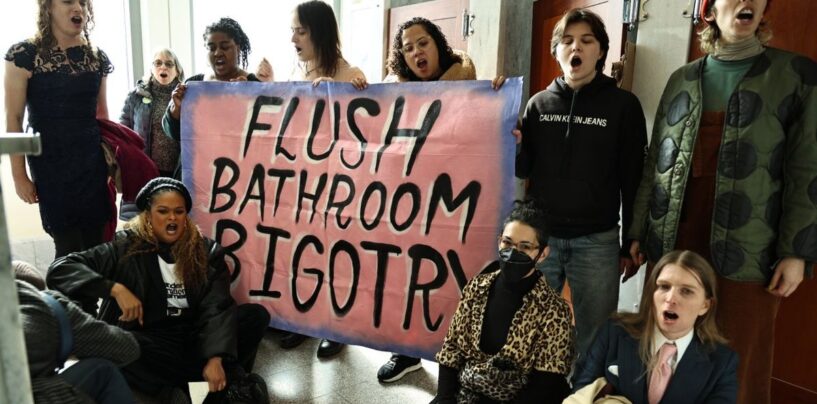 Chelsea Manning et Raquel Willis parmi les 15 arrêtées au Capitole américain lors d'un sit-in dans les toilettes